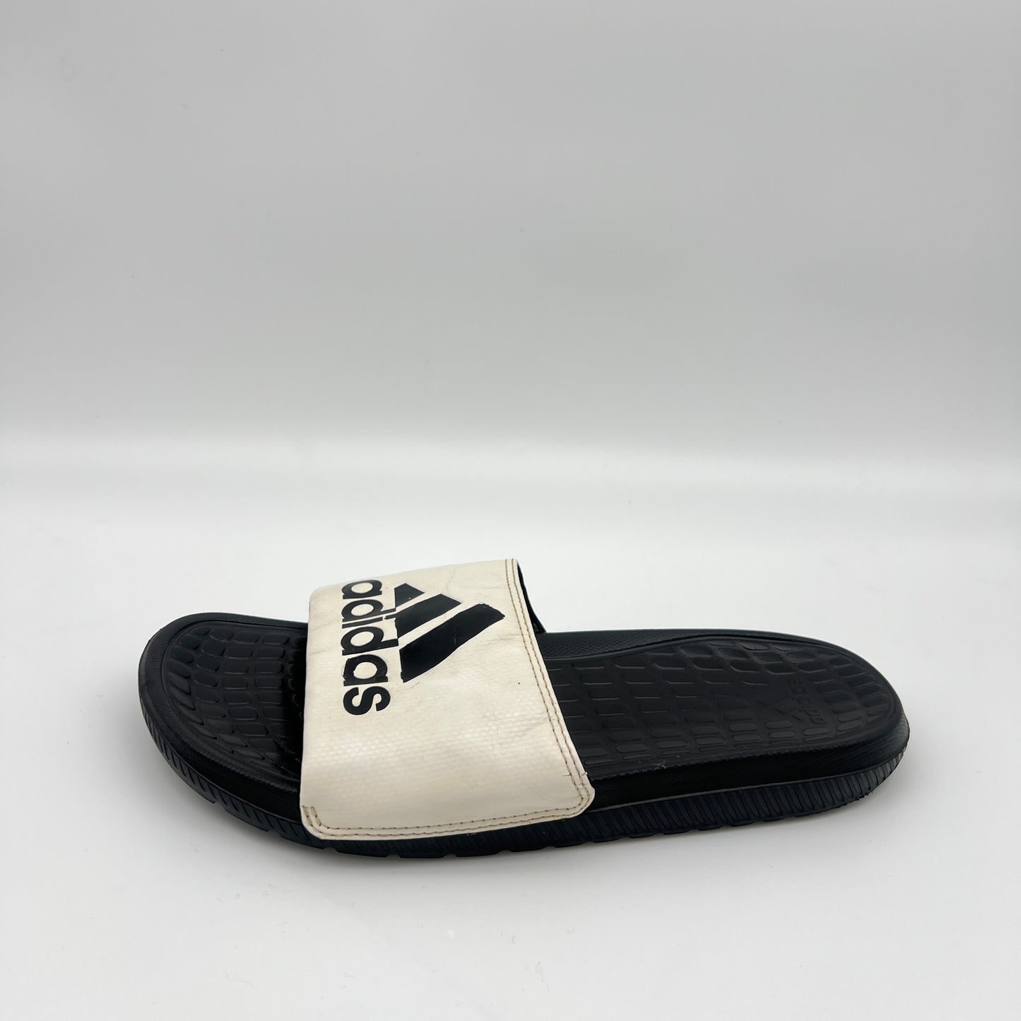 side-profile-adidas-voloomix-men-casual-slides
