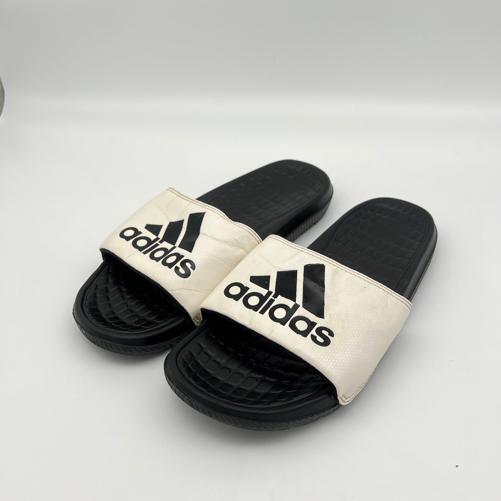 large-vertical-adidas-logo-on-white-bandage-strap